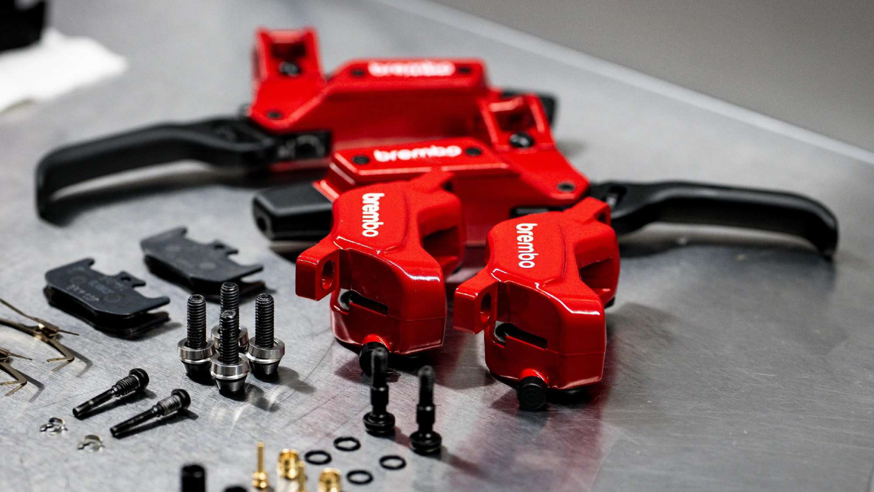 Kit completo Brembo GR-PRO: calipers, levas, pastillas y tornillería
