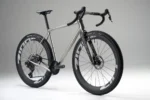 Bicicleta Gravel Loca Bikes Brisa Ti 3D – vista 2