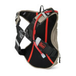 Mochila de hidratación USWE Moto Outlander 9L color arena — vista 2